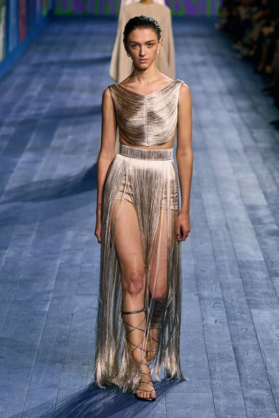 Look 25
